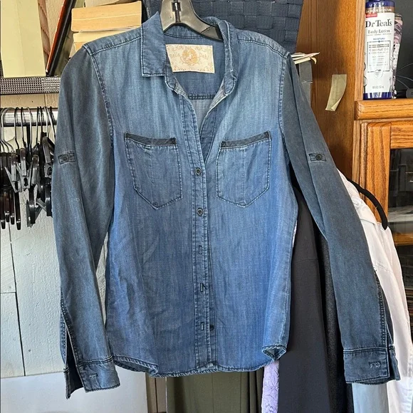 Bella Dahl 2 toned denim Shirt XS - Picture 2 of 5